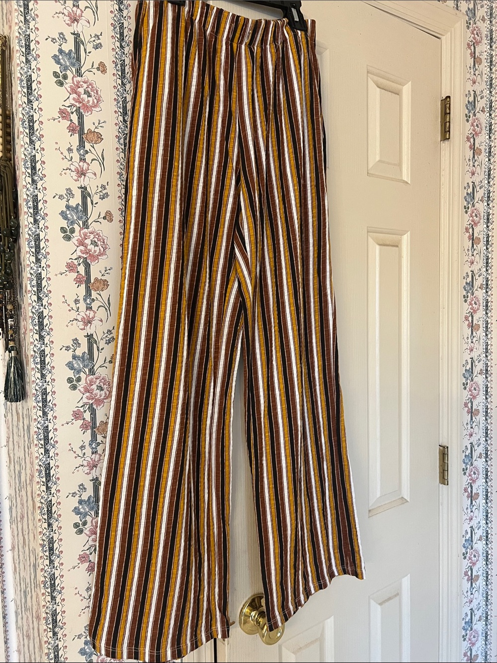 Urban outfitters cotton pants size S